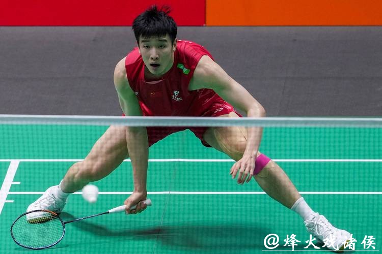 中国羽毛球大师赛:李诗沣力克梁峻豪晋级下一轮 中国羽毛球大师赛:李诗沣力克梁峻豪晋级下一轮