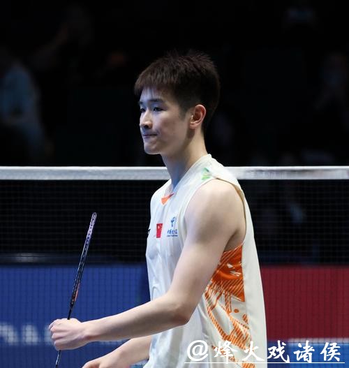 中国羽毛球大师赛:李诗沣力克梁峻豪晋级下一轮 中国羽毛球大师赛:李诗沣力克梁峻豪晋级下一轮